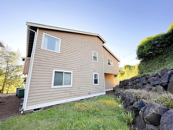 5th image of 2211 NE 6th Ct