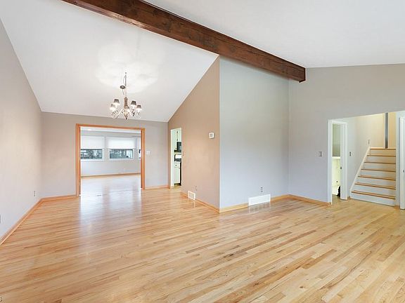 4th image of 37735 Fox Run Dr
