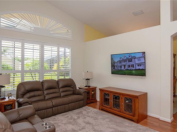 4th image of 543 Calamondin Way SW