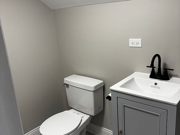 4th image of 2255 N Narragansett Ave #2