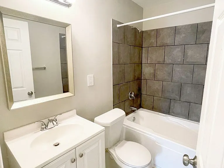 905 Harris St — Photo 5