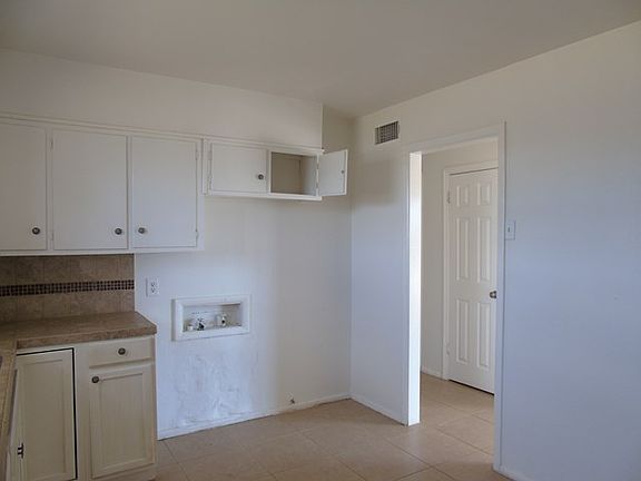 4th image of 4300 Mercedes Dr