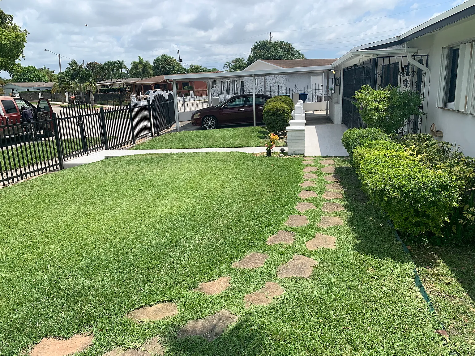 3 bed, 2287 sqft, $3,200 — Photo 3