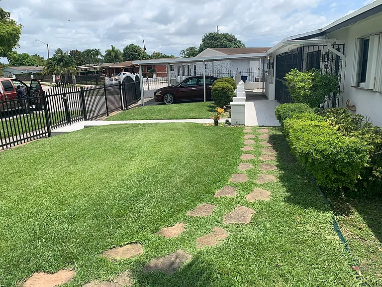 17121 NW 44th Ave — Photo 3