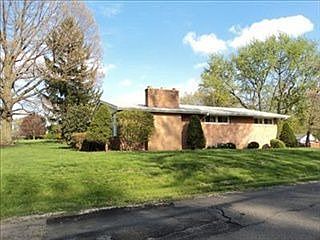 2nd image of 565 College St