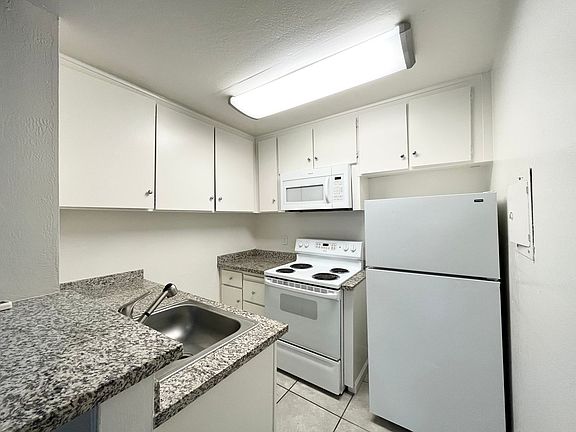 5th image of 3008 E St #4