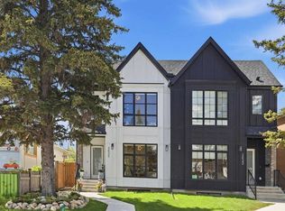 2635 E 34th St SW, Calgary, AB T3E 2W6