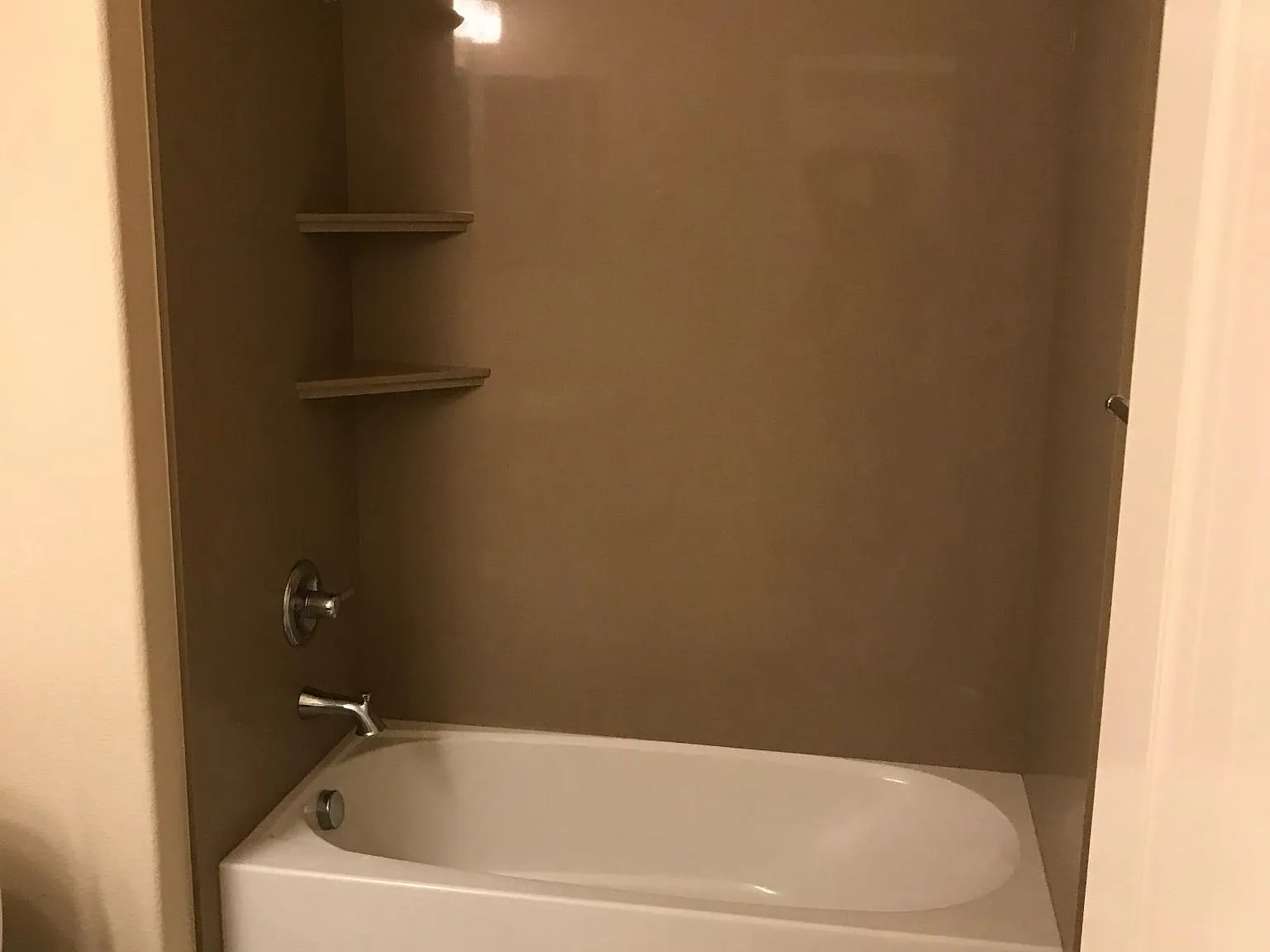 1 bed, 570 sqft, $1,600 — Photo 2