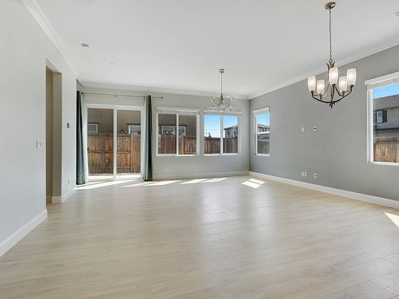 3rd image of 104 Julia Island Cir