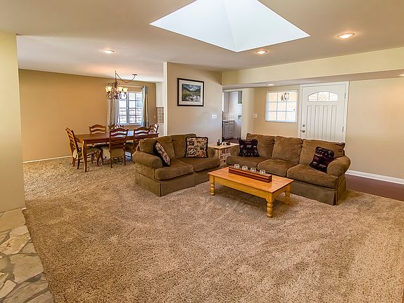 4th image of 325 Burton Ct