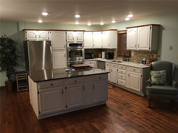 4th image of 82 S Oak Ct
