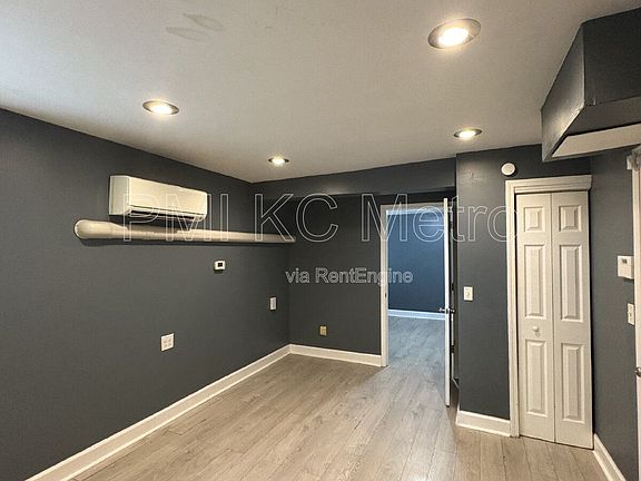 3rd image of 4629 Harrison St