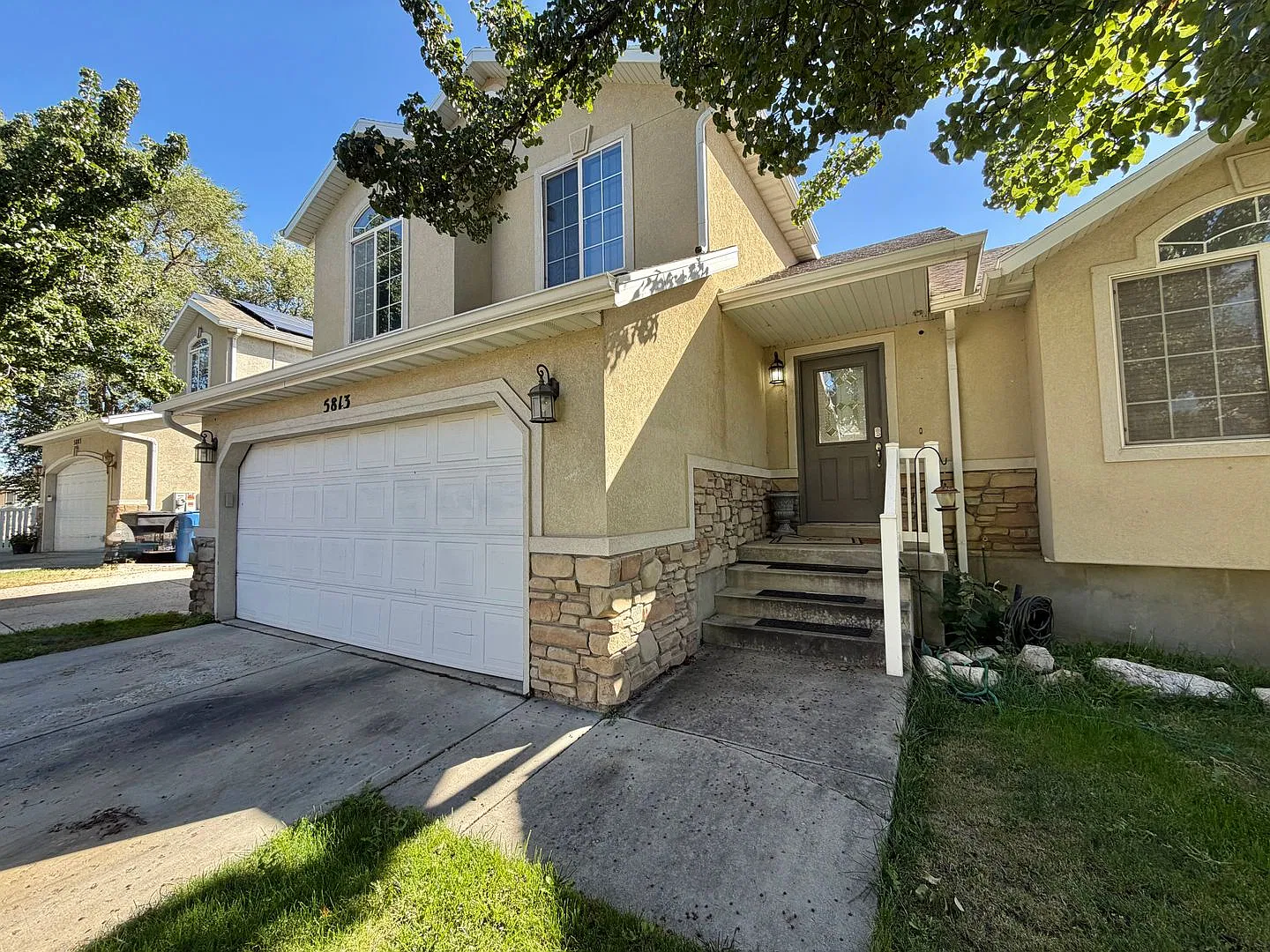 3-Bedroom Home + 2-Car Garage + Fenced Yard & Mountain Views! — Photo 2