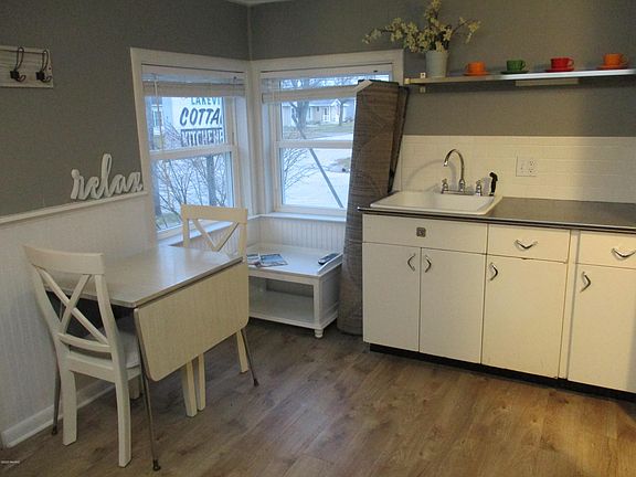 5th image of 422 N Ferry St #2
