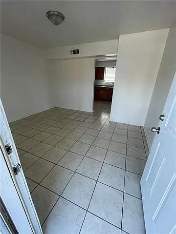 2 bed, 1.0 bath, 700 sqft, $1,100 — Photo 3