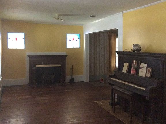 4th image of 301 Helvenston St SE