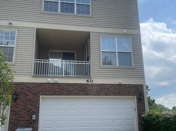 631 Pheasant Trl, Saint Charles, IL