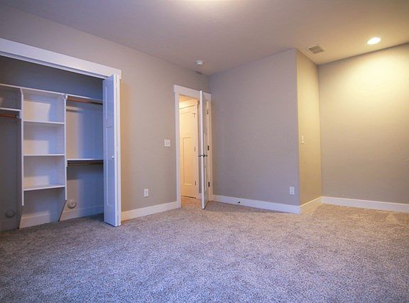 4th image of 3226 E Edwards Dr