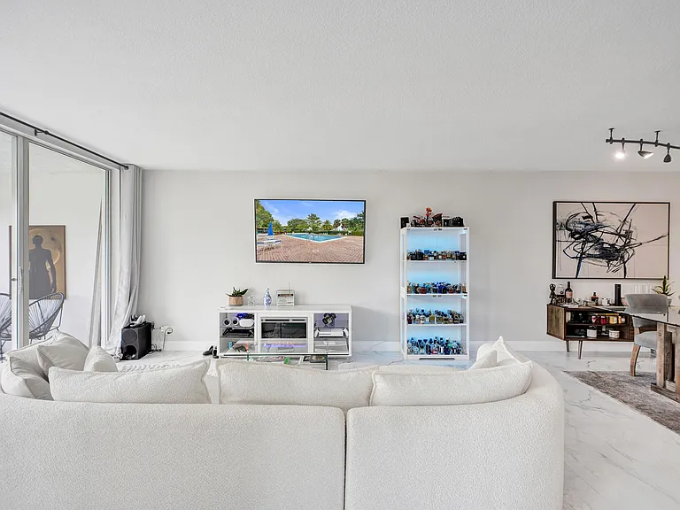 545 Oaks Ln #204 — Photo 35