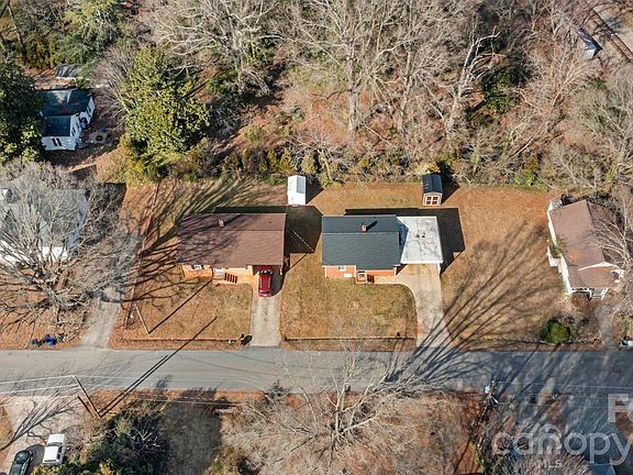 4th image of 109 9th St SE