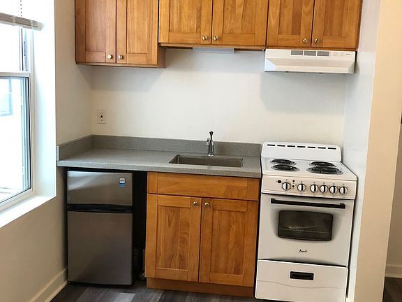2nd image of 1000 Howard St #409