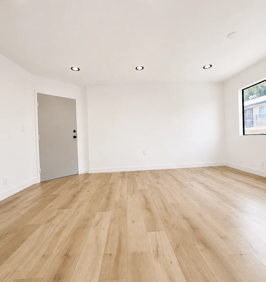 2345 Lincoln Park — Photo 2
