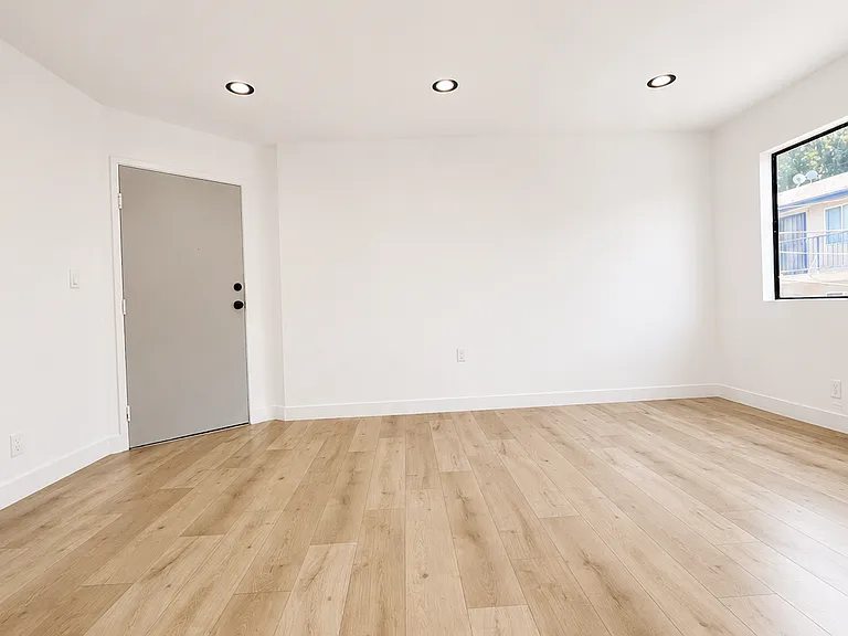 2345 Lincoln Park — Photo 22
