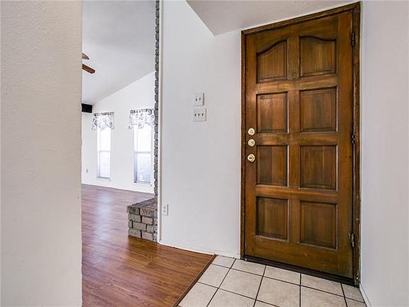 3rd image of 3916 Dickens Dr