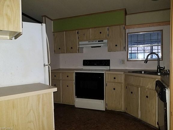 3rd image of 7570 Peyraud Dr
