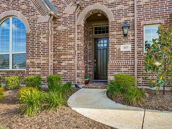 3rd image of 2937 Vaquero Ln