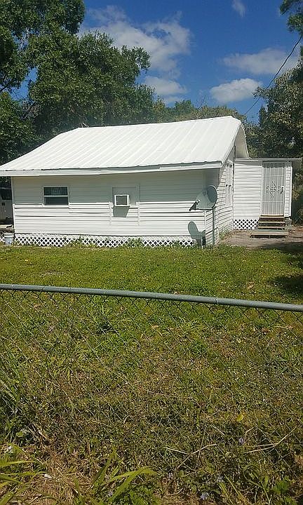 Exterior dimensions = 690 sf