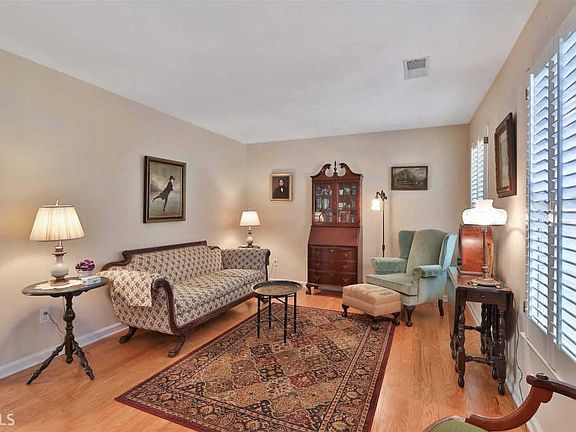 5th image of 213 Hedgewood Ct