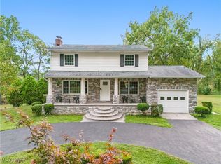 408 Valley Crest Dr, Mogadore, OH 44260