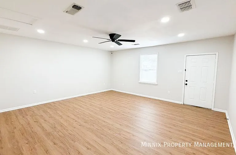 5204 9th St — Photo 22