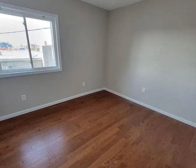 414 Laurelton Blvd — Photo 3