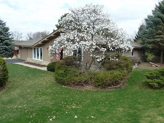 2nd image of 601 Mesa Ct