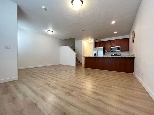 1248 W Saddlebred Way