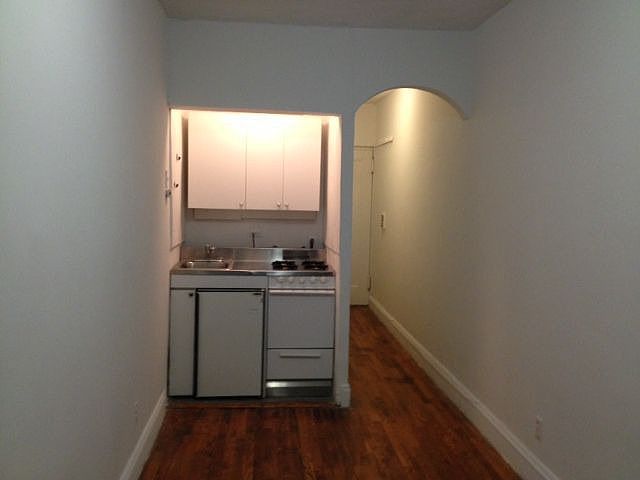 1st image of 206 W 21st St APT C4