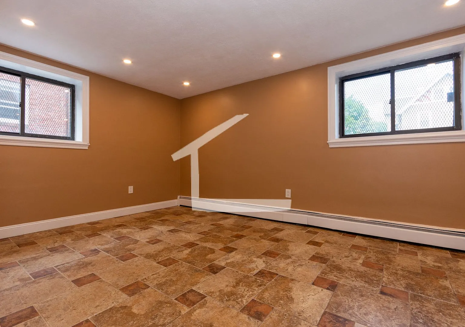Nicely renovated pet friendly unit for 9/1. — Photo 4