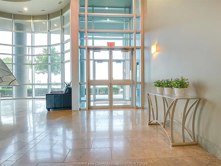 1225 Riverside Dr E #101 — Photo 3
