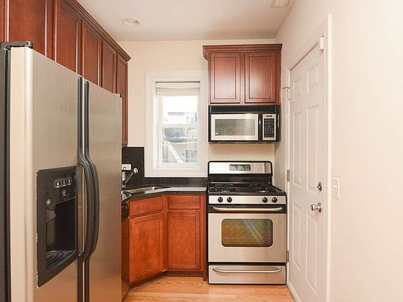 2nd image of 3248 N Clifton Ave #2S