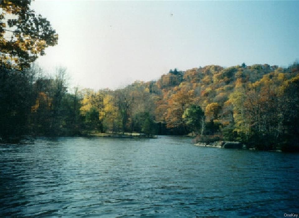2nd image of Wee Wah Rd
