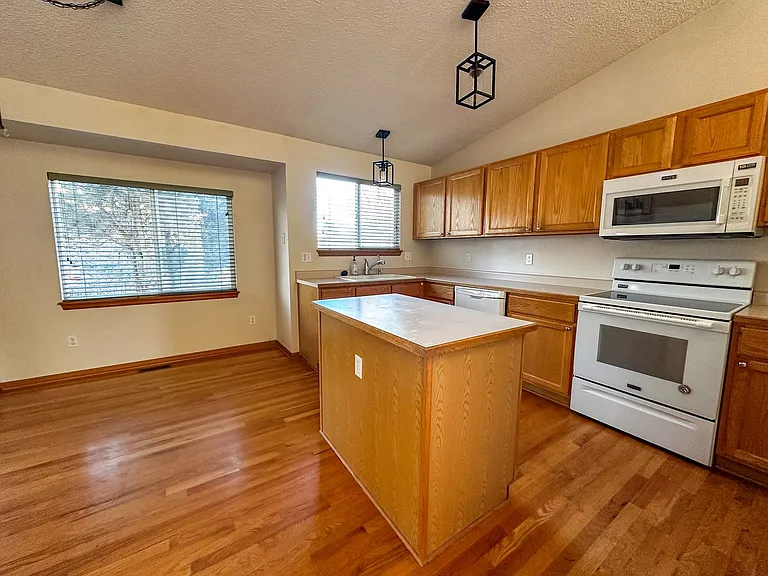 10880 Acadia Pl — Photo 3
