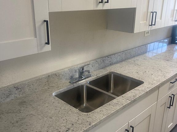 3rd image of 5628 S King Dr W #3