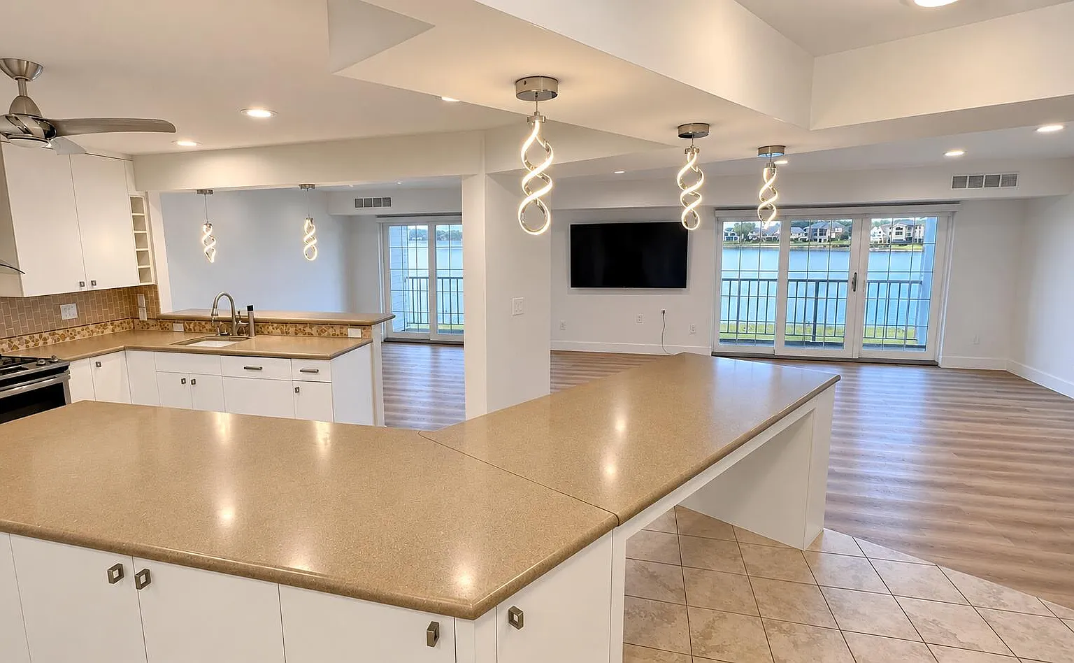 2 bed, 2.0 bath, 1623 sqft, $3,650 — Photo 3