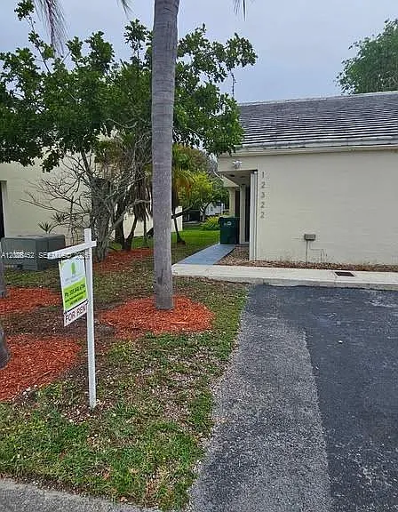 12322 SW 148th Ter — Photo 2