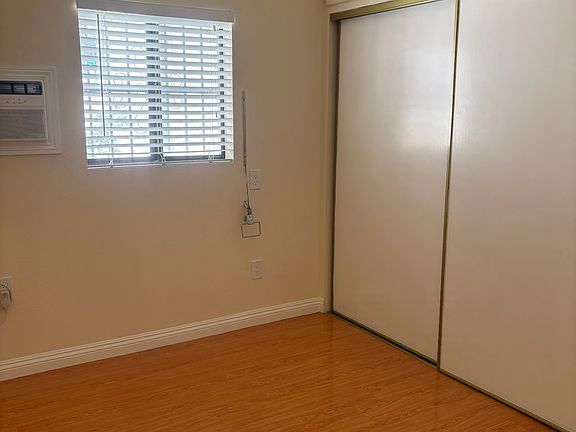 5th image of 526 Casanova St #1/2