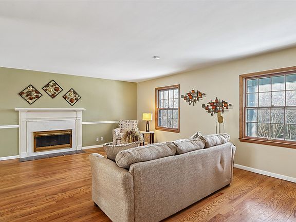 2nd image of 2110 Lincolnshire Dr SE