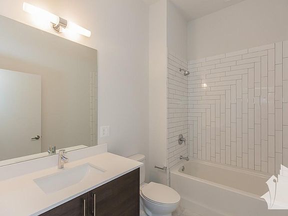 3rd image of 847 N Larrabee St #3F888