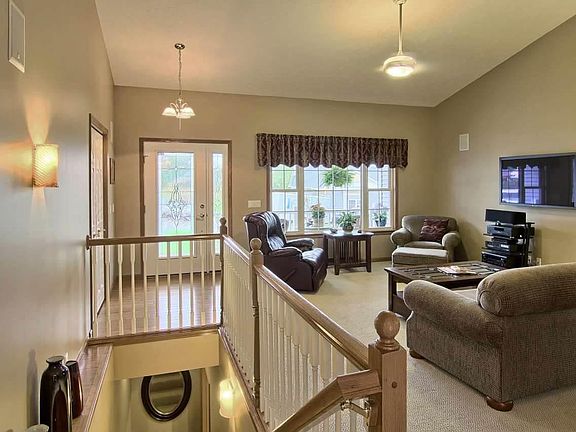 3rd image of 4826 Westbrook Dr